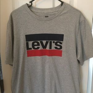 🥳🥳 3/$15 women’s xl Levi Short sleeve shirt